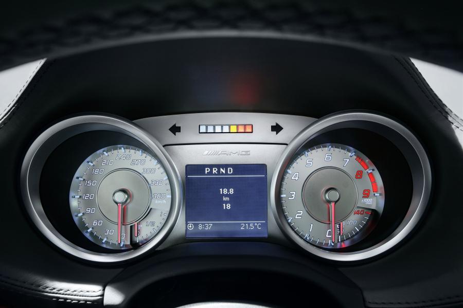  Mercedes-Benz SLS AMG 2010 года  (фото 204 из 526)